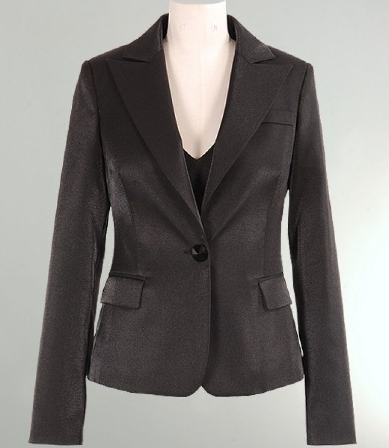 Elegant jacket with crystal button