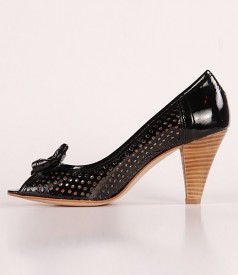 Letizia Ferrari holey leather shoes K804
