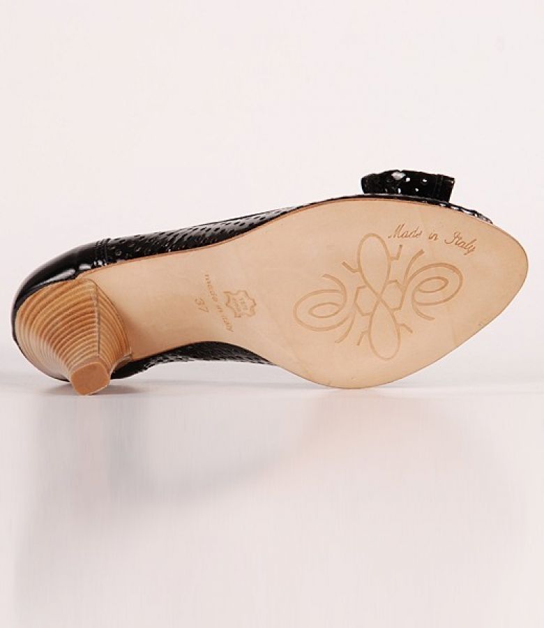 Letizia Ferrari holey leather shoes K804 black - YOKKO