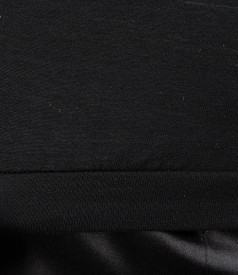 Black jersey t-shirt with contrastive epaulettes and silver skillets