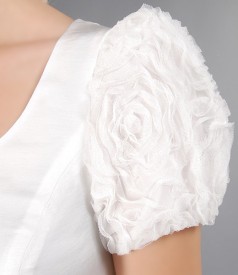 Elegant dress with lace application