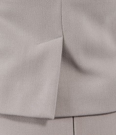 Elegant jacket with ribbon of elastic gray cloth