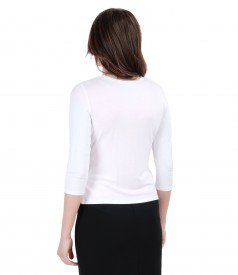 White jersey blouse tied with cord