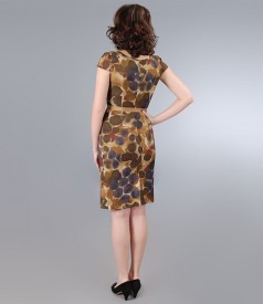 Print veil dress with fins and folds on neck-cut