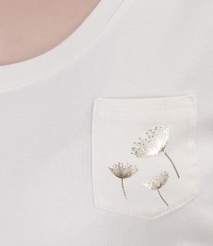 Elastic jersey t-shirt with pocket and garnish