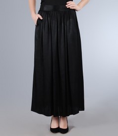 Black long skirt in satin viscose