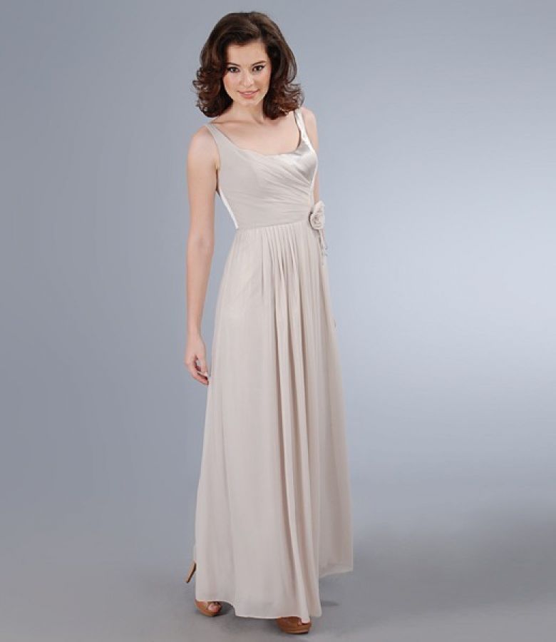 Long dress with corsage in satin and veil with pearl effect