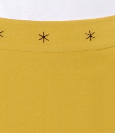 Elastic fabric skirt with contrast stitching