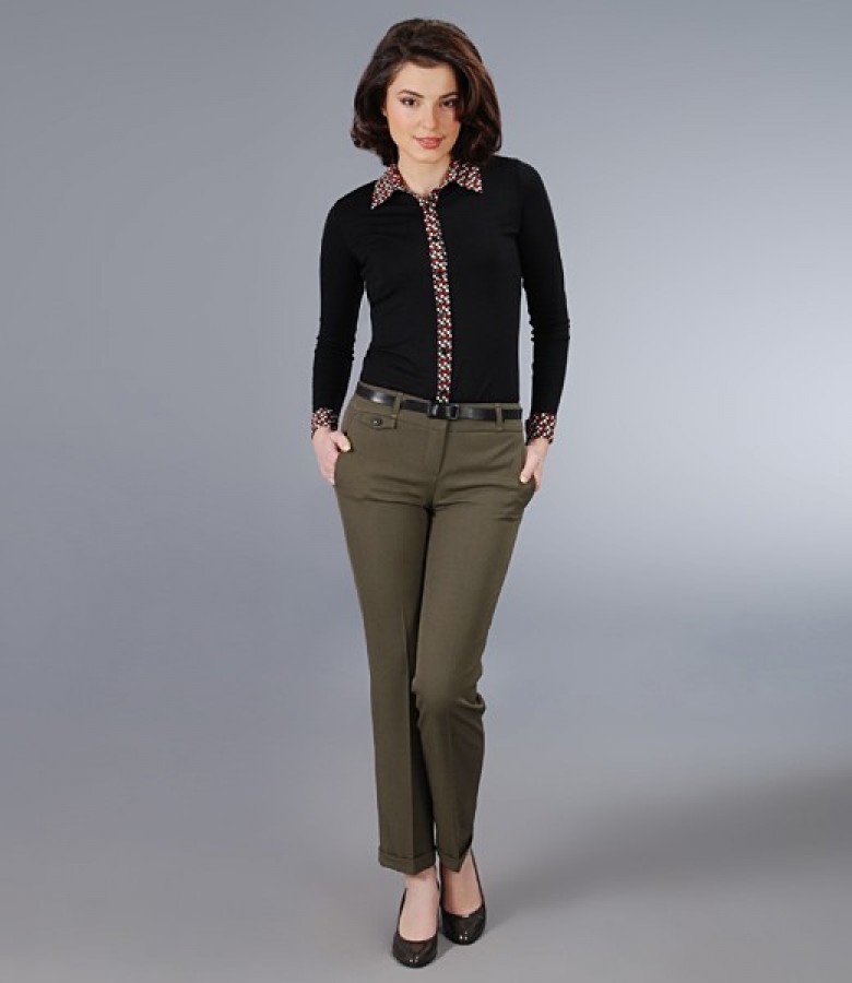 Khaki outfit in elastic fabric