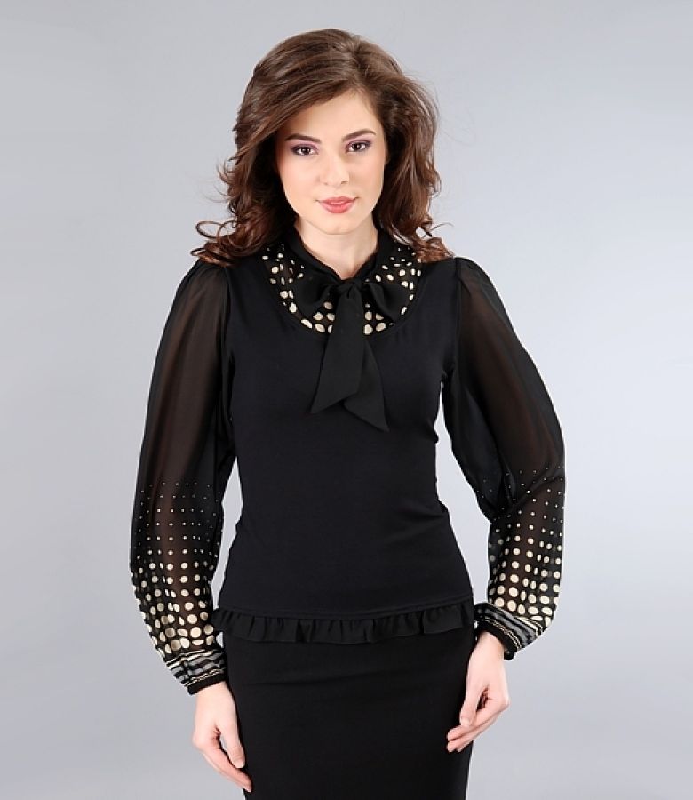 Black jersey t-shirt with veil garnish and scarf