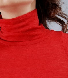Wool jersey neck t-shirt with raglan sleeve