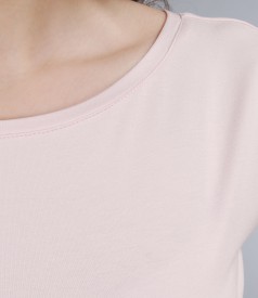 Pale pink jersey t-shirt with fallen sleeves