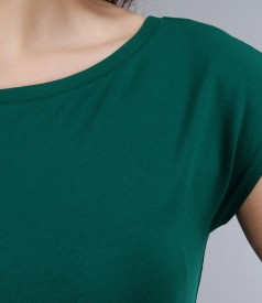Green jersey t-shirt with fallen sleeves