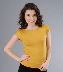 Mustard yellow jersey t-shirt with fallen sleeves