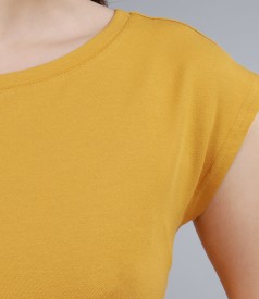 Mustard yellow jersey t-shirt with fallen sleeves