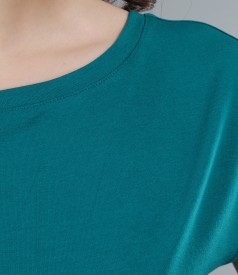 Green jersey t-shirt with fallen sleeves