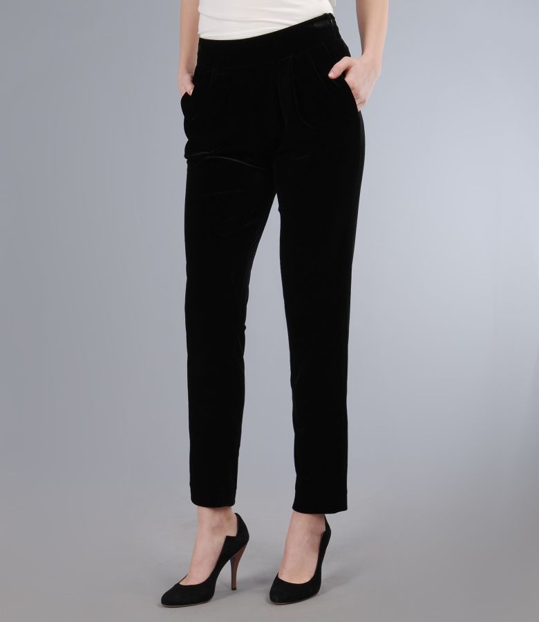 Elastic velvet trousers with pockets