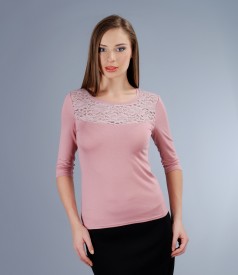 Elastic jersey t-shirt with lace garnish