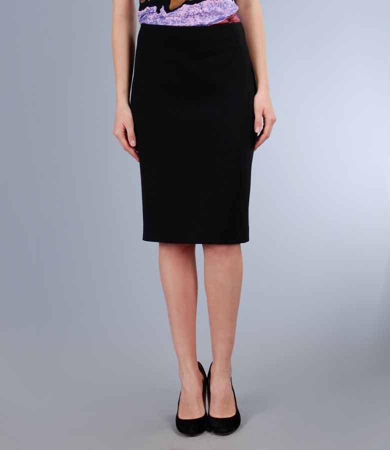Elegant skirt in black fabric