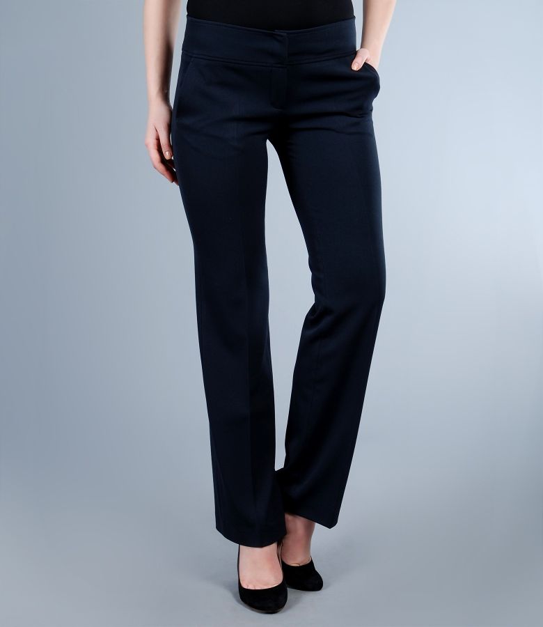 Navy trousers with pockets
