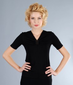 Elastic jersey t-shirt with accessory