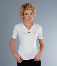 Elastic jersey t-shirt with accessory
