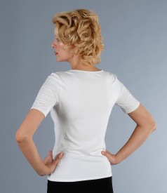 Elastic jersey t-shirt with accessory