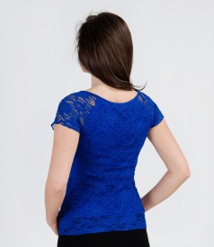 Elastic lace blouse with V neckline