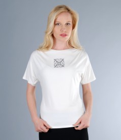 Elastic jersey t-shirt with application