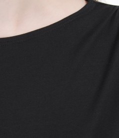 Elastic jersey t-shirt with wrinkled shoulders