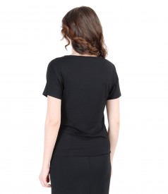 Elastic jersey t-shirt with wrinkled shoulders