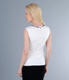 Elastic jersey blouse doubled with veil