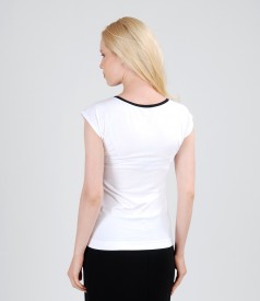 Elastic jersey t-shirt with application