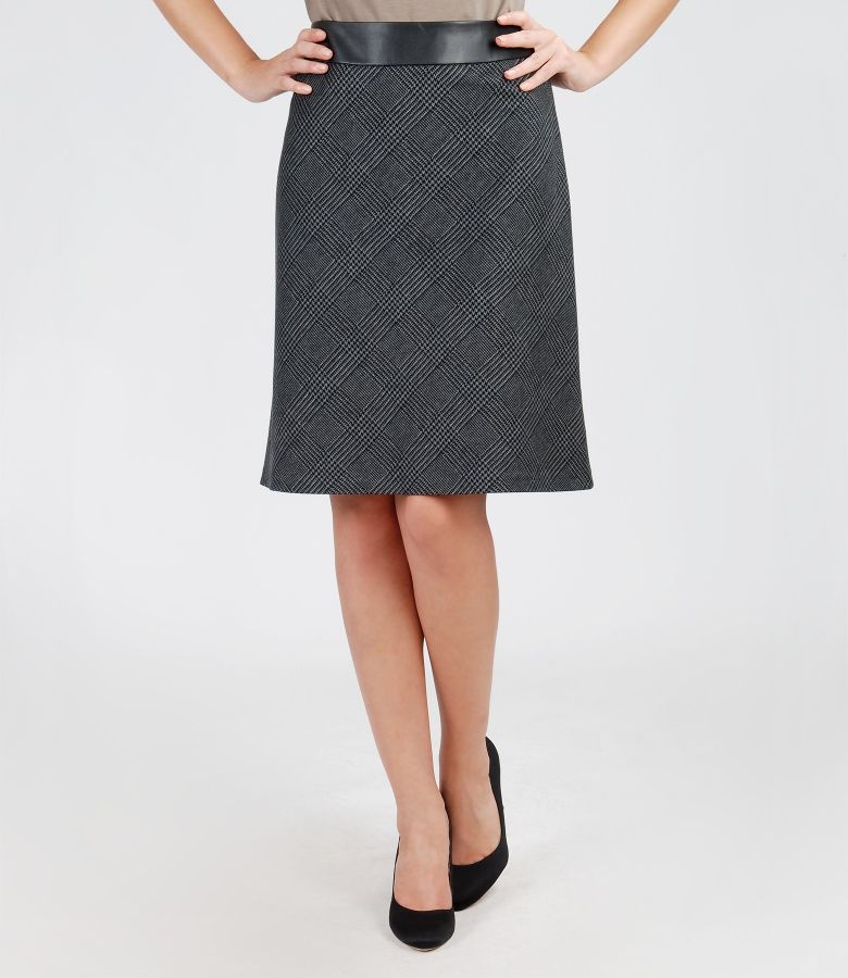Flaring skirt with leather trim