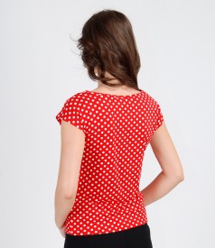 Jersey t-shirt with dots print and with fallen shoulders