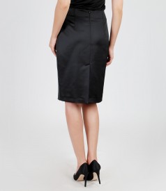 Elegant elastic satin skirt