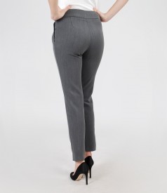 Elastic fabric trousers with pockets