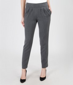 Elastic fabric trousers with pockets