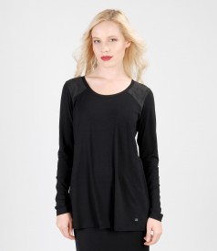 Elastic jersey blouse with veil insertion