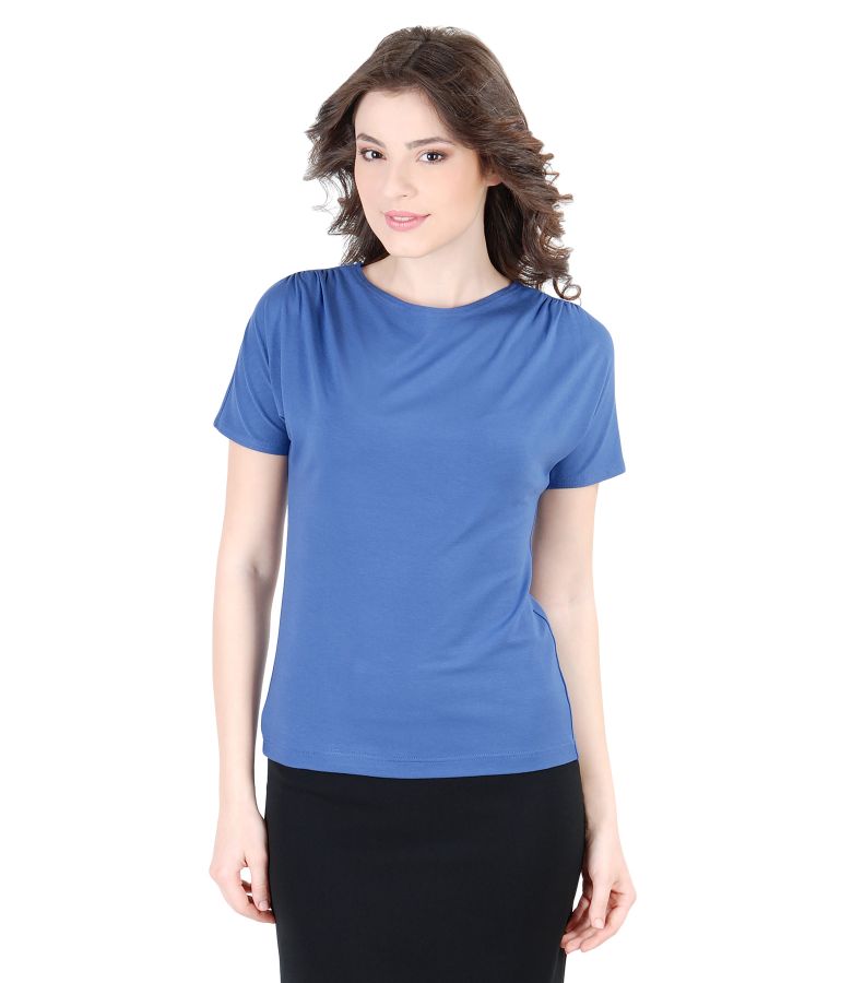 Elastic jersey t-shirt with wrinkled shoulders