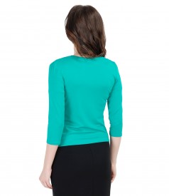 Green jersey blouse tied with cord