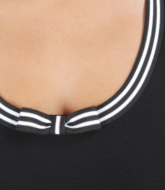 Elastic knit dress with trim