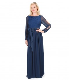 Long evening dress with elastic brocade and veil