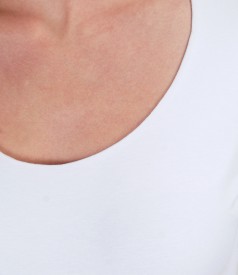 Jersey t-shirt with deep neckline