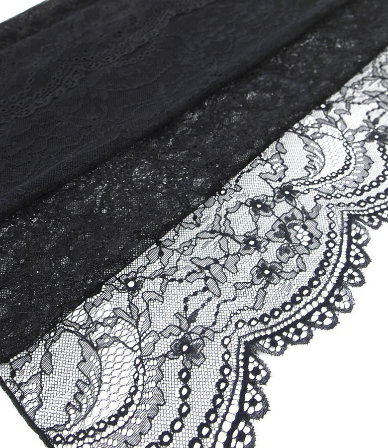 Elastic lace shawl