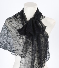 Elastic lace shawl