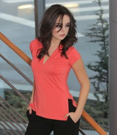 Elastic jersey t-shirt with slits