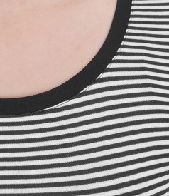 Elastic jersey t-shirt with trim