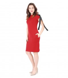 Elegant elastic fabric dress with rips brooch with metallic instert