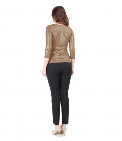 Elastic fabric pants with jersey blouse with folds